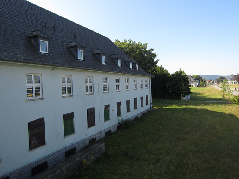 Gebäude 35 blick auf Laderampe zum Keller