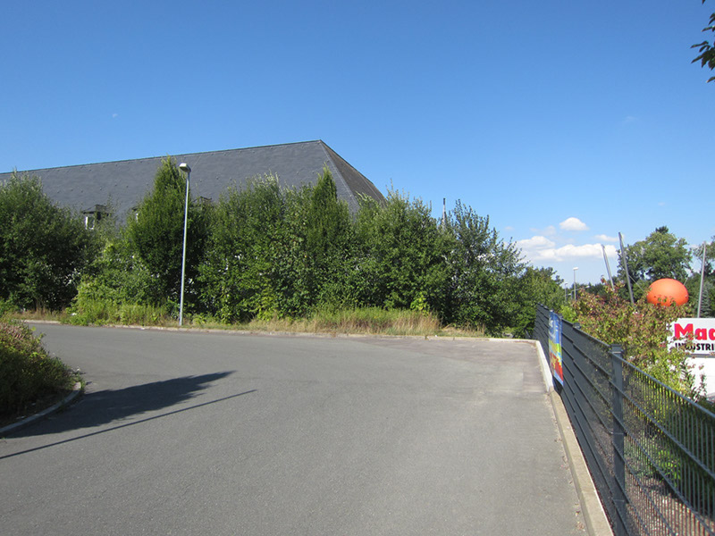 Gebäude 35 Blick vom Gewerbegebiet nebenan